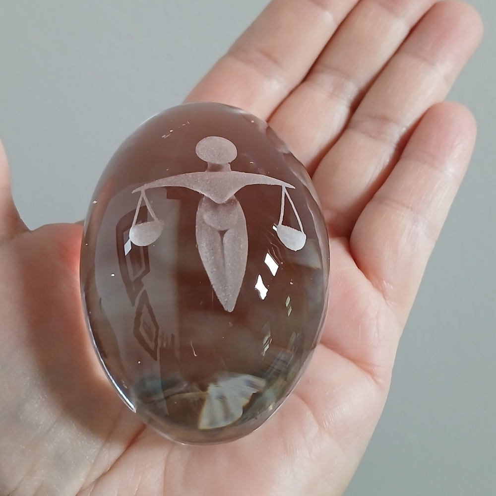 Vintage 70s Clear Glass Crystal Egg Paperweight Zodiac Libra Ekenas Sweden - Picture 10 of 14